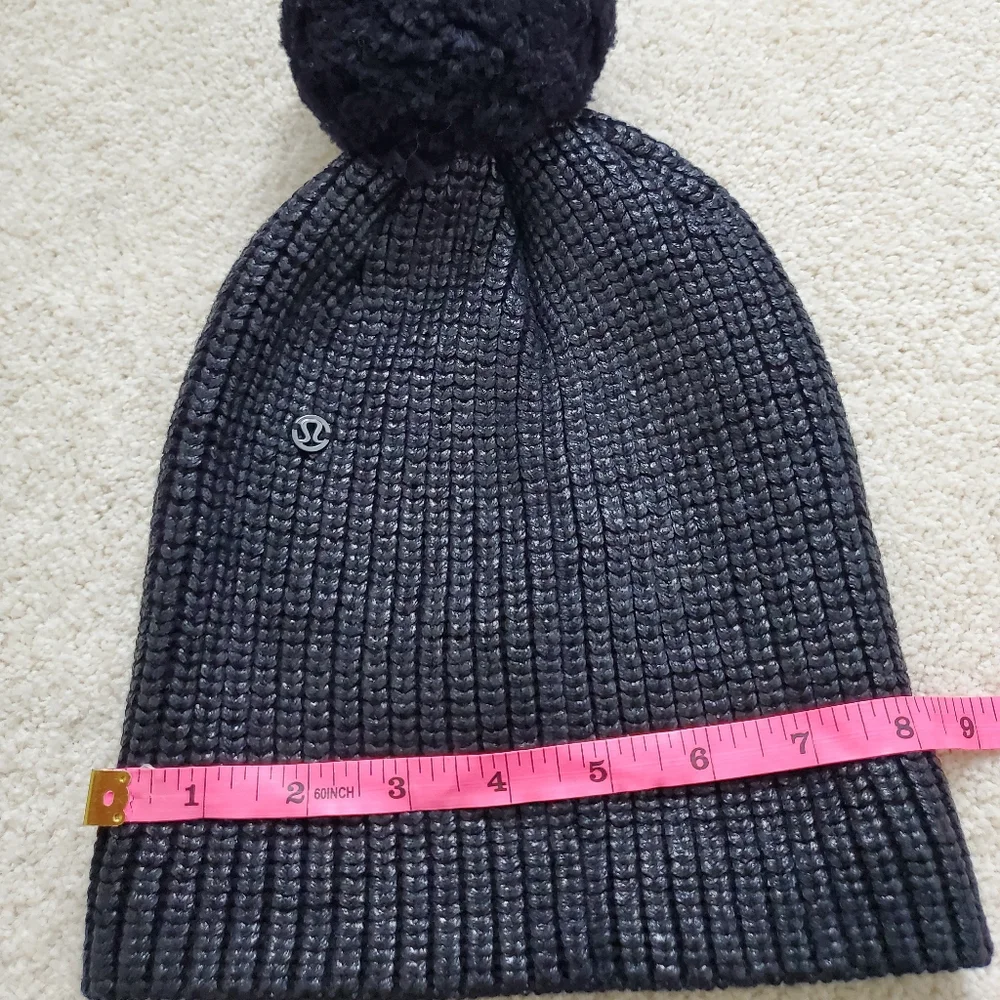Lululemon All That Shimmers Toque Wool Beanie Winter Pompom Hat in Black